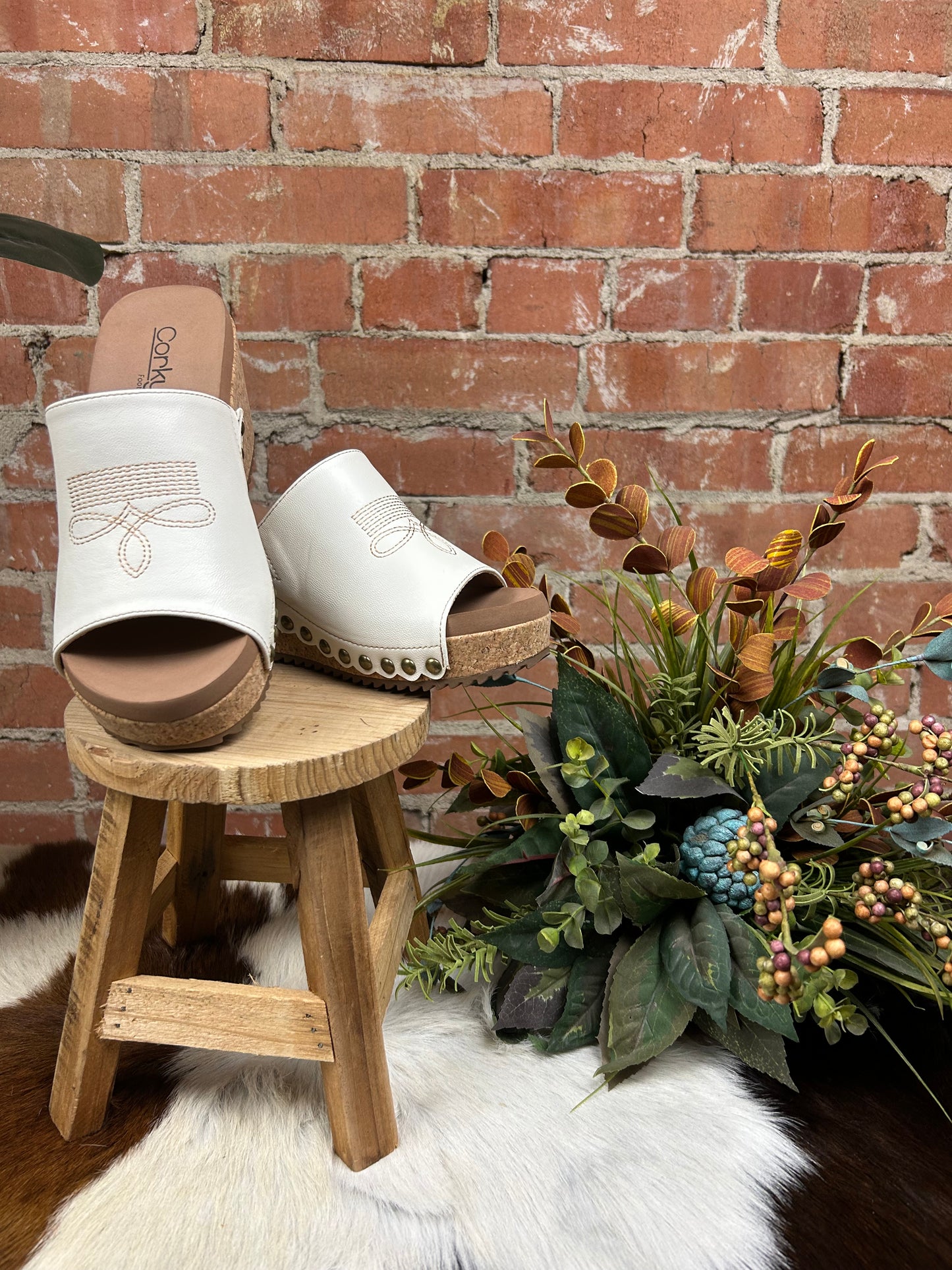 Saddle Up Wedge