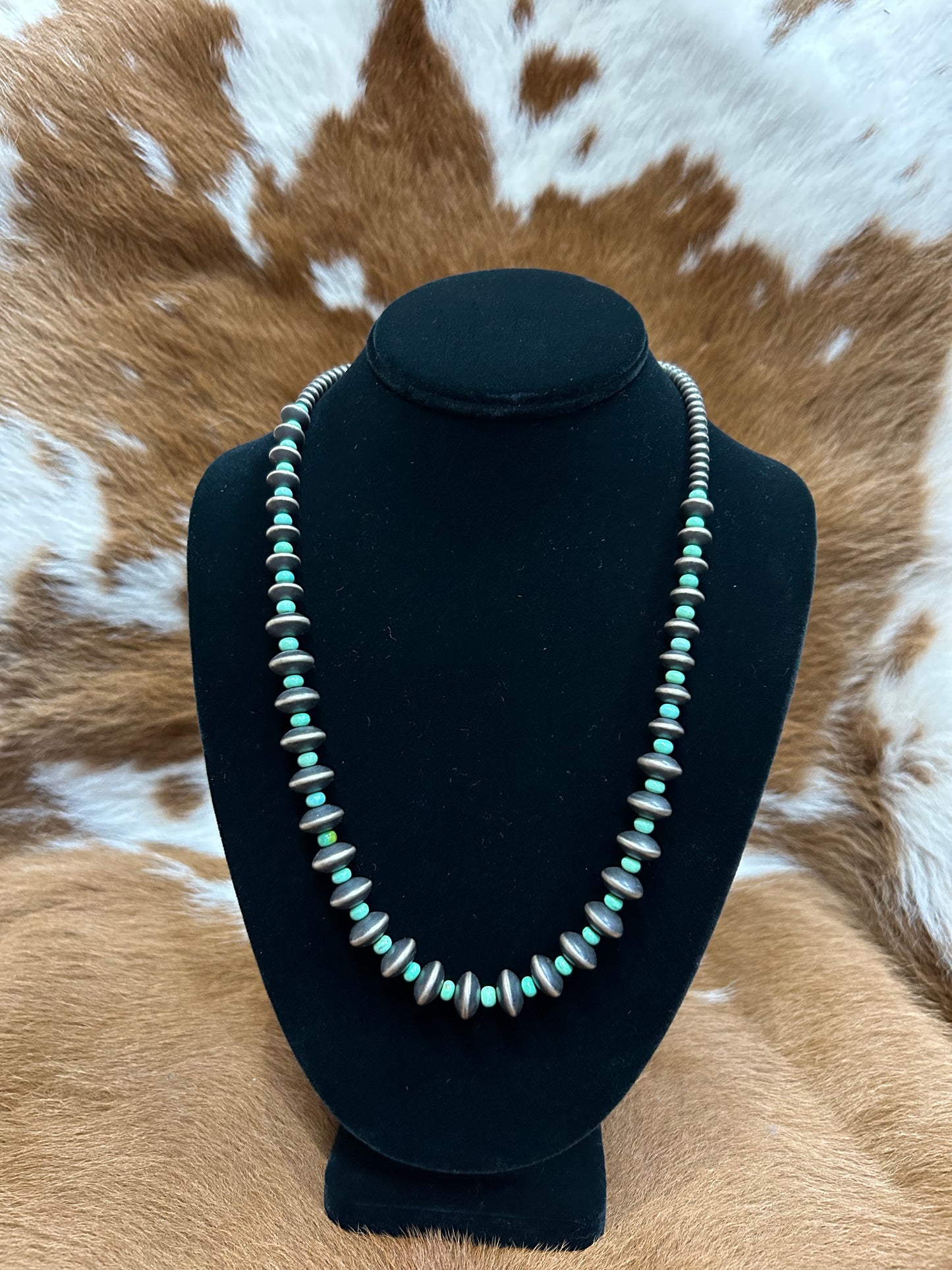 Rondel Navajo Pearls W/ Green