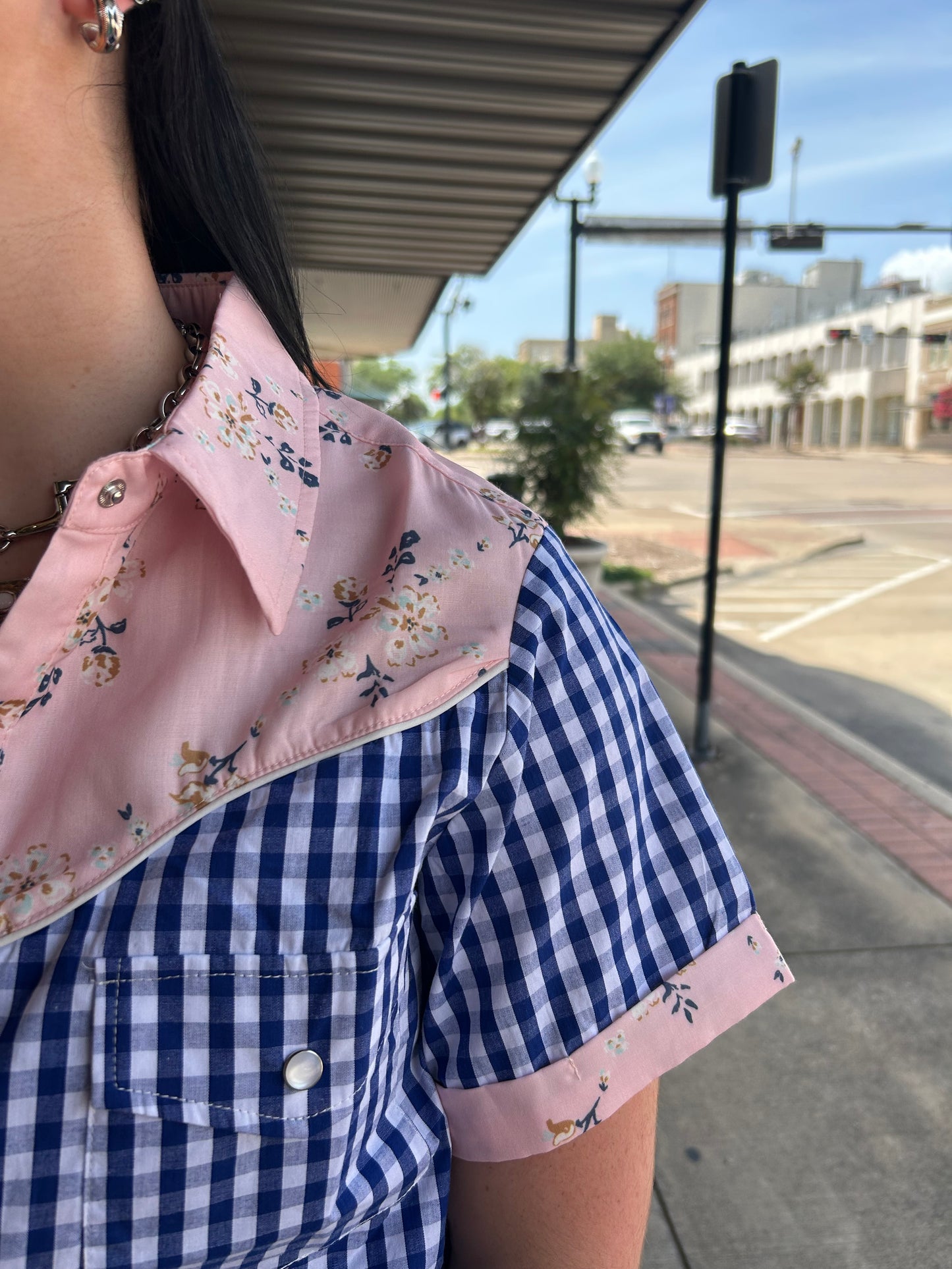 Betsy Pearl Snap Shrit