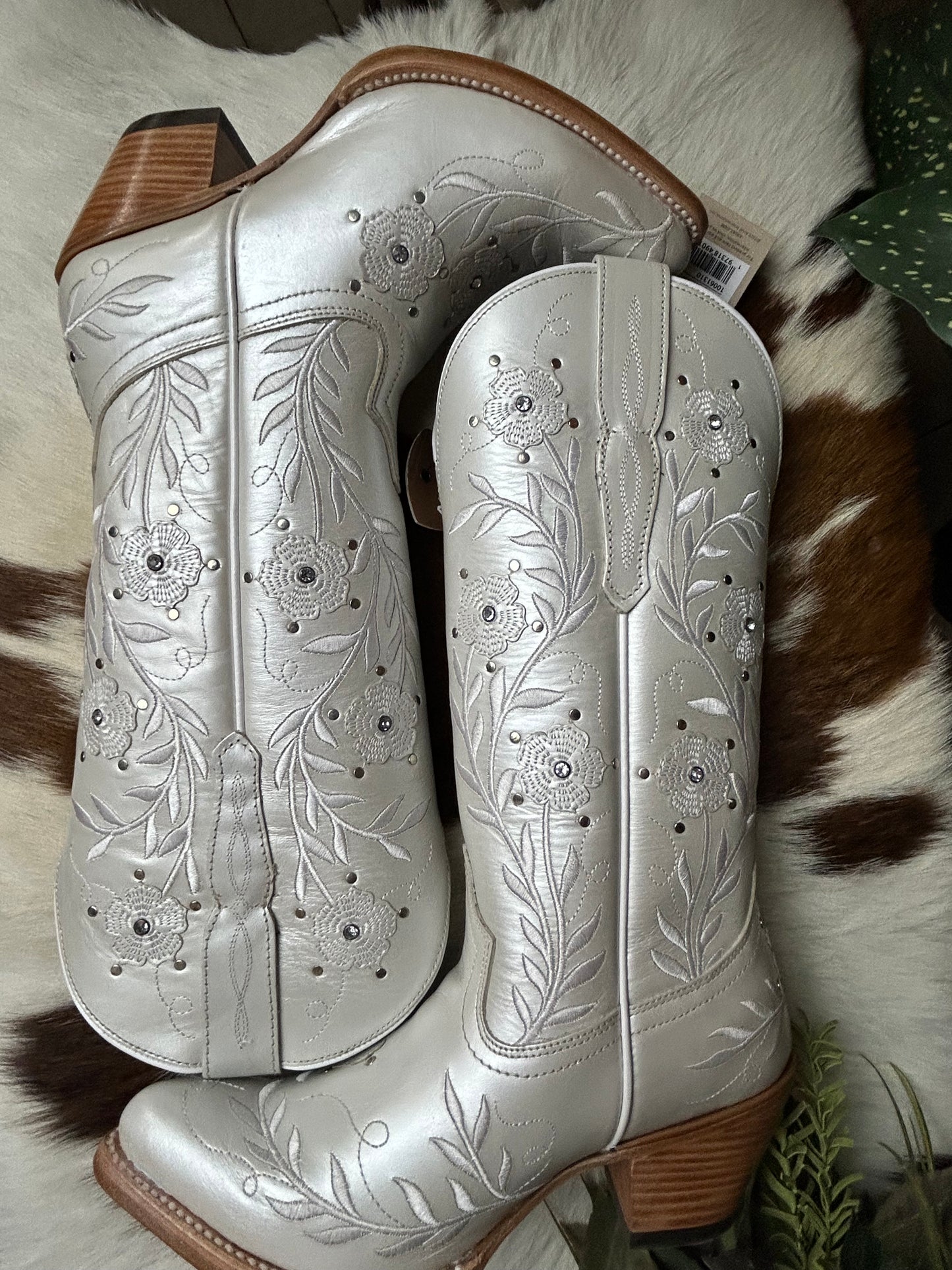 Romance Boot - Pearly White