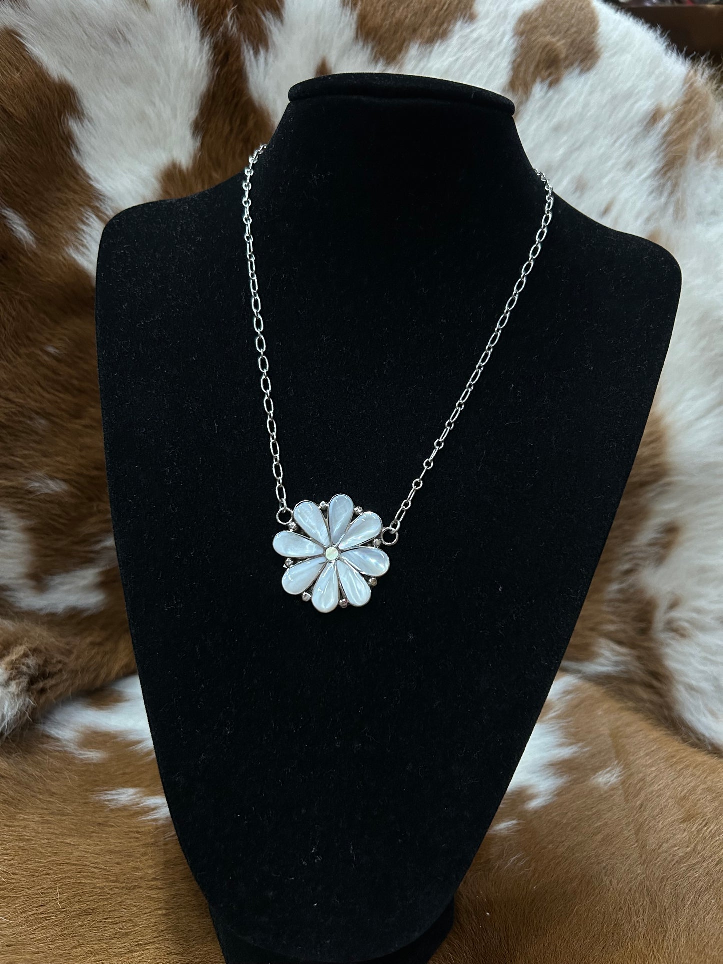 Pearl Daisy ClusterNeckalace