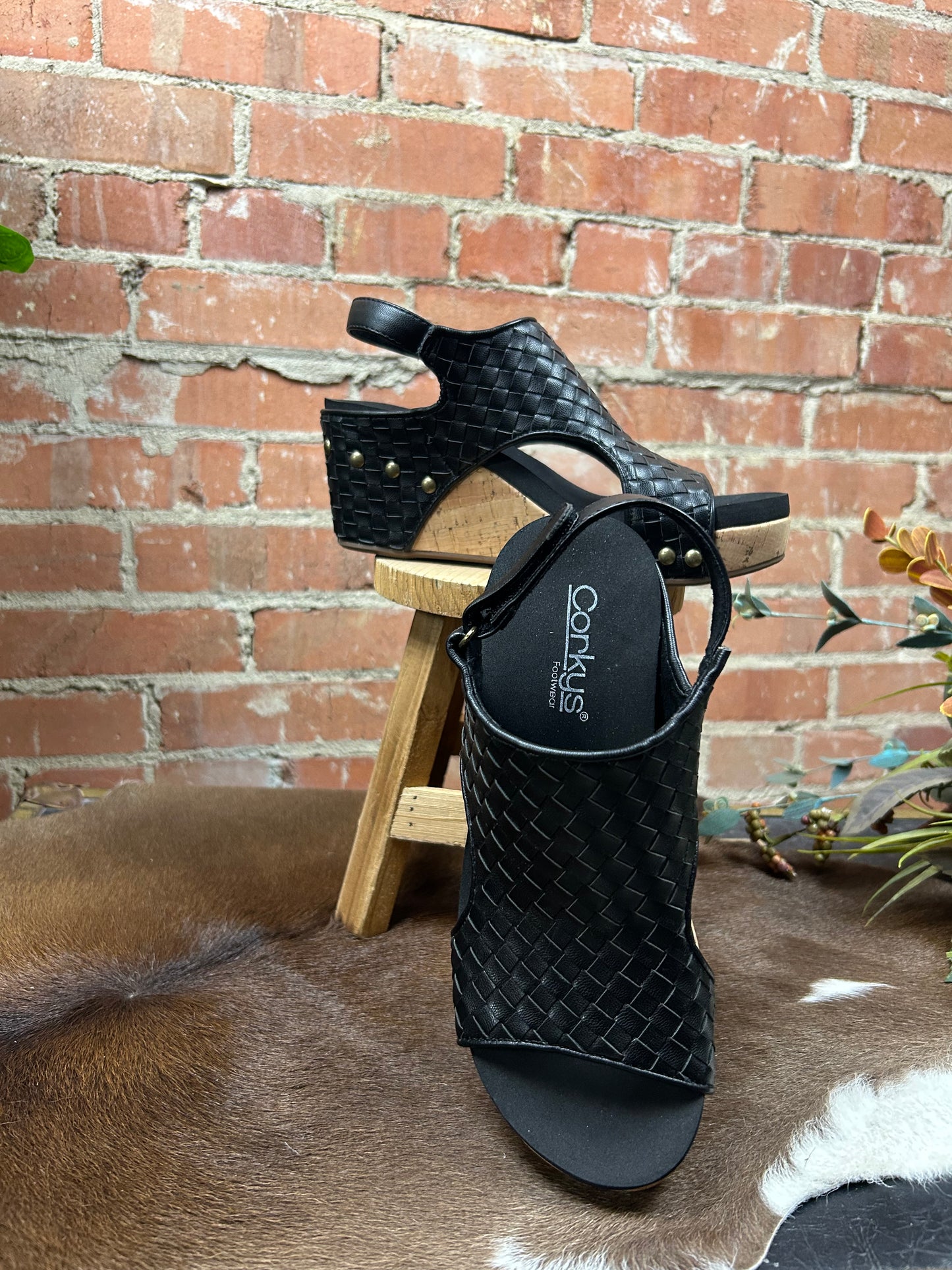 Black Woven - Carley Wedge