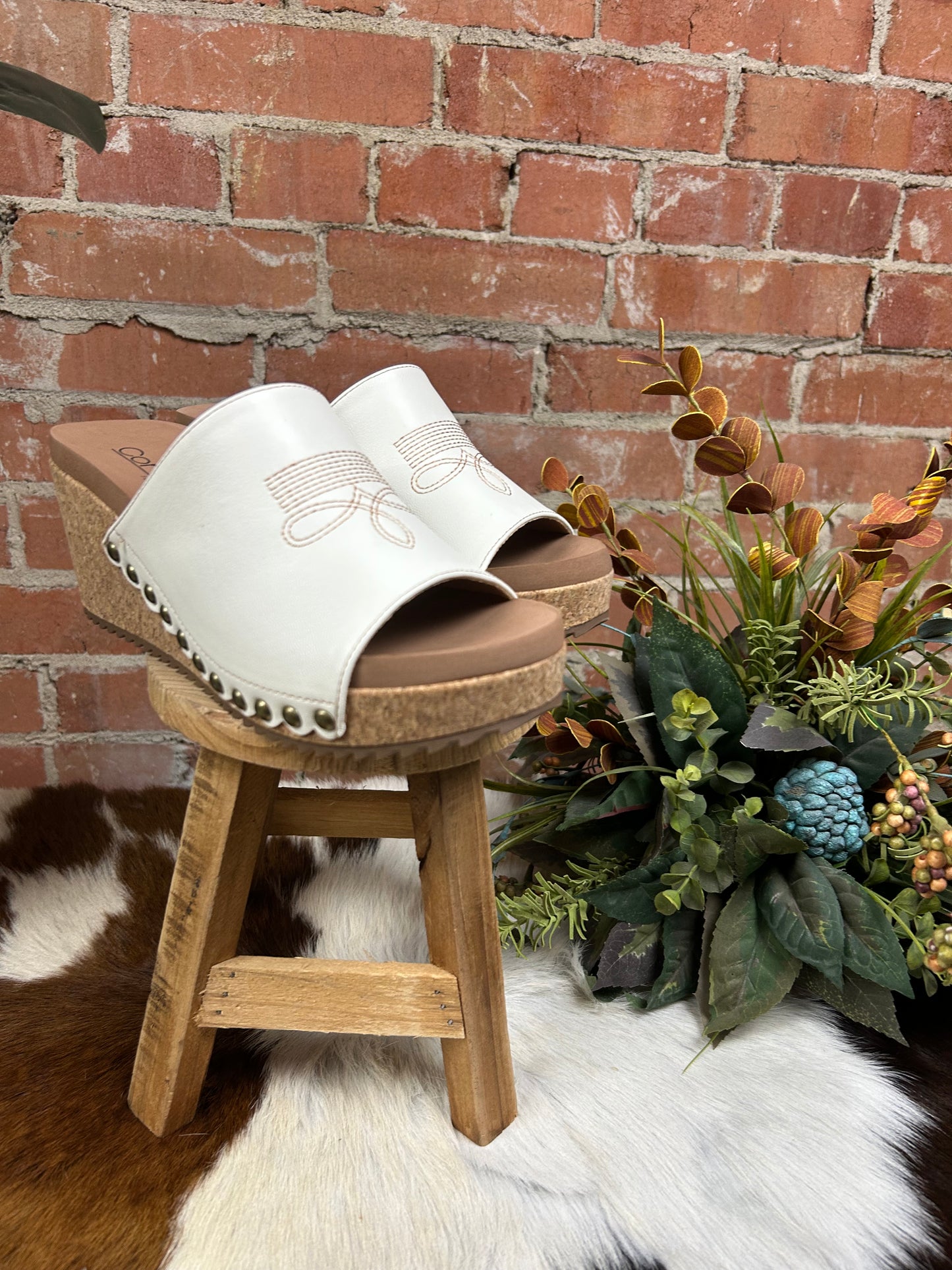 Saddle Up Wedge
