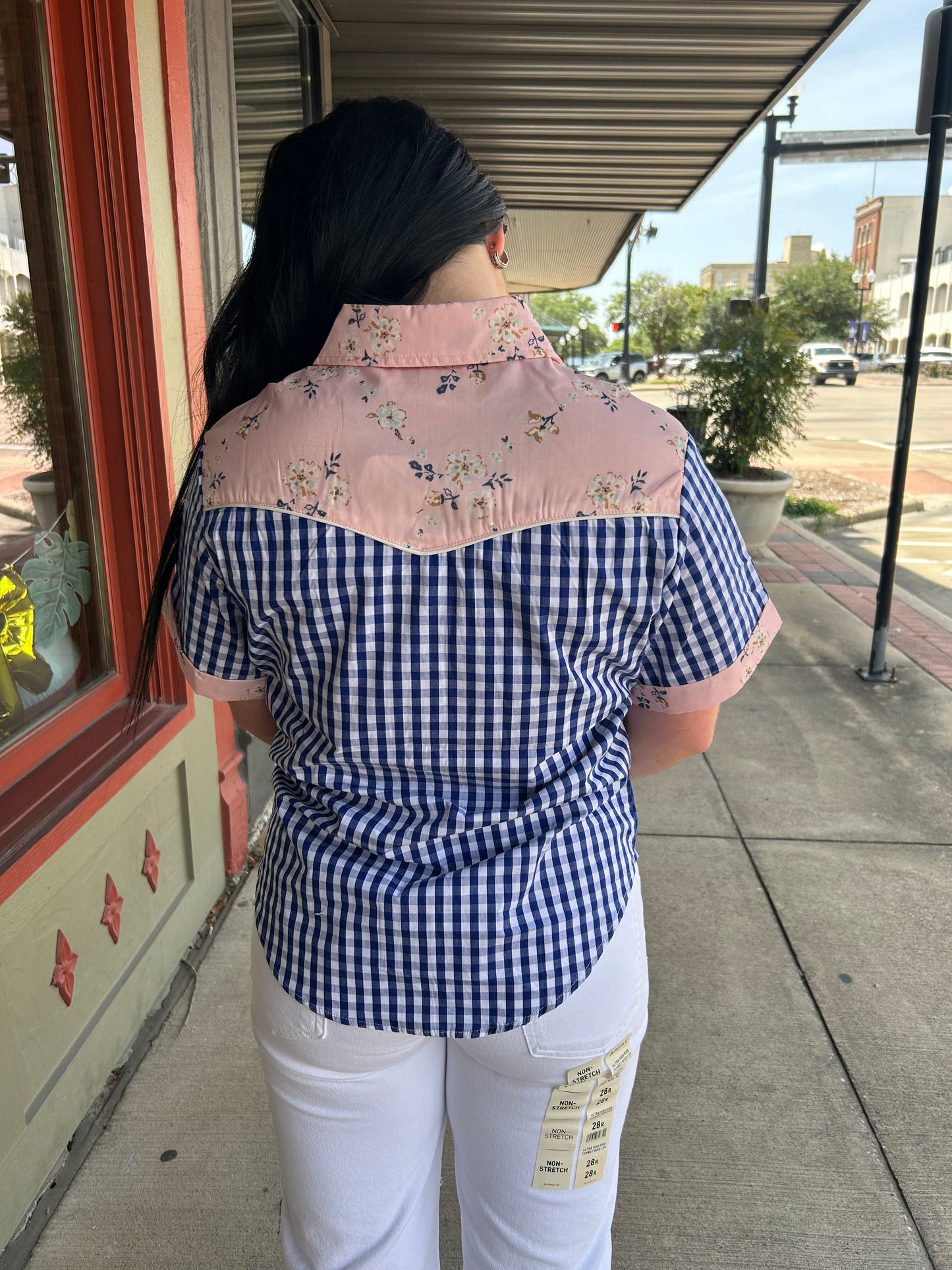 Betsy Pearl Snap Shrit