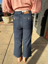 Load image into Gallery viewer, Taylor Cropped Jean