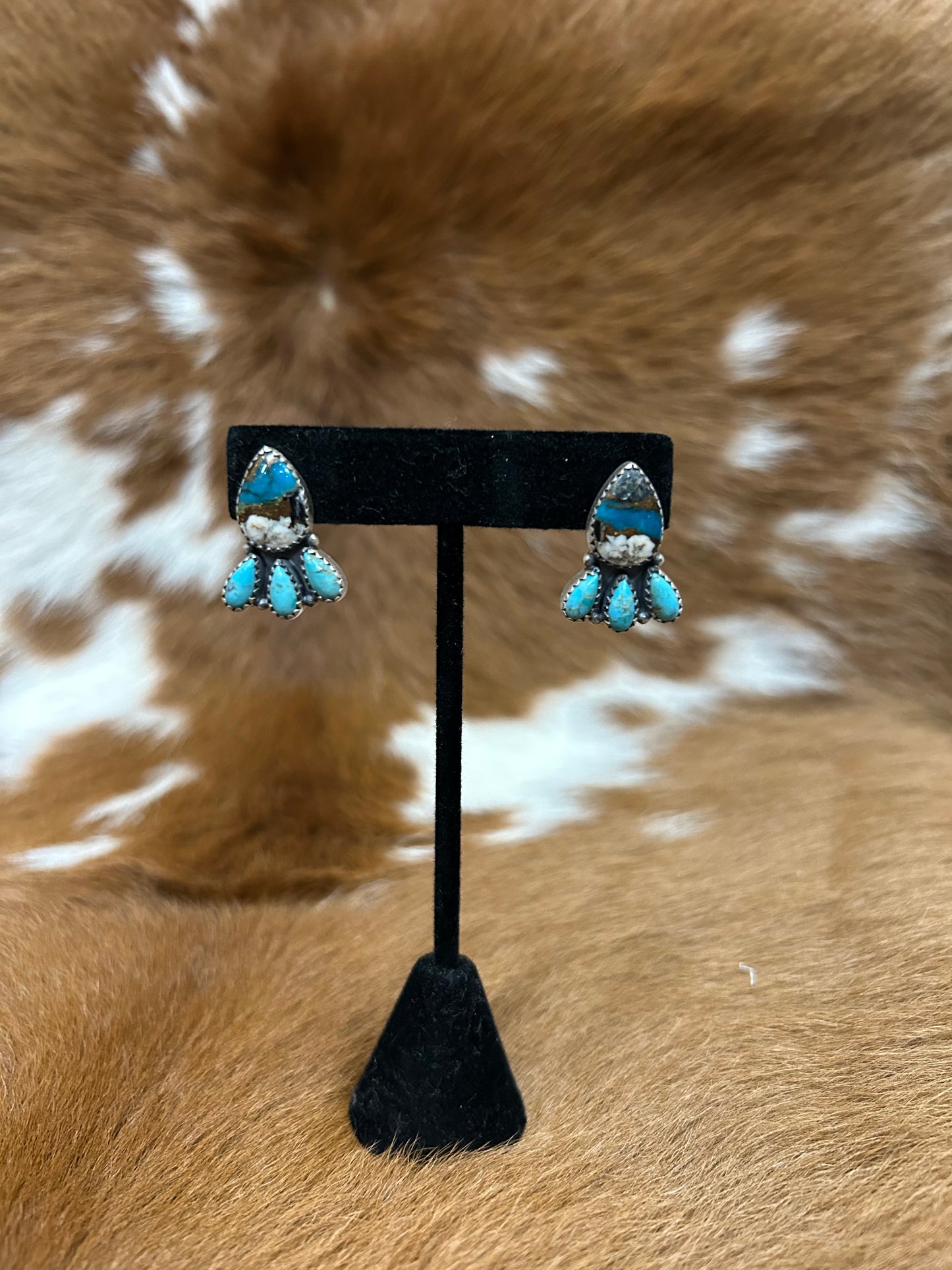 Dart Cluster - Wht Buf & Turq