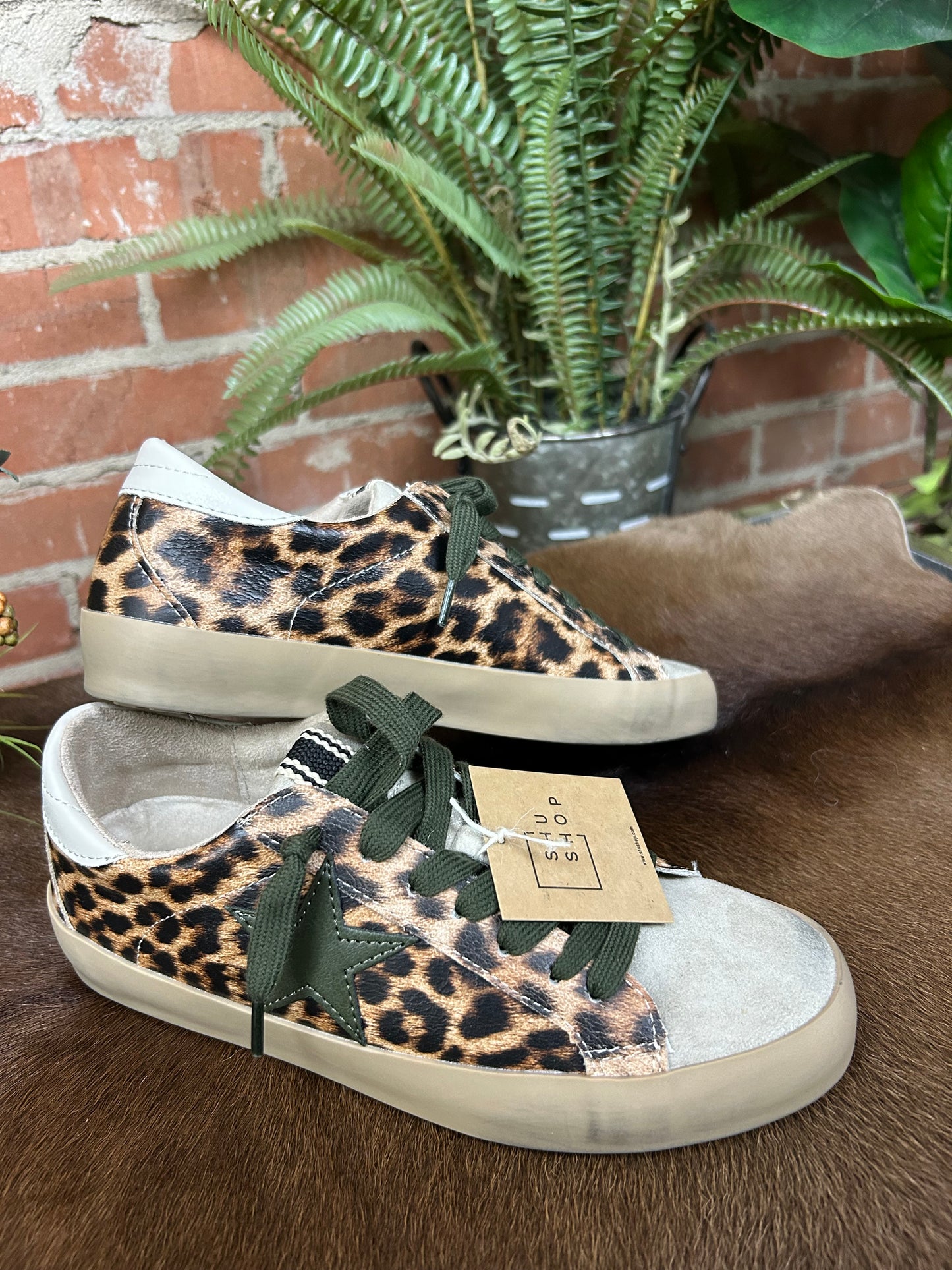 Paula Sneaker - Olive Leo