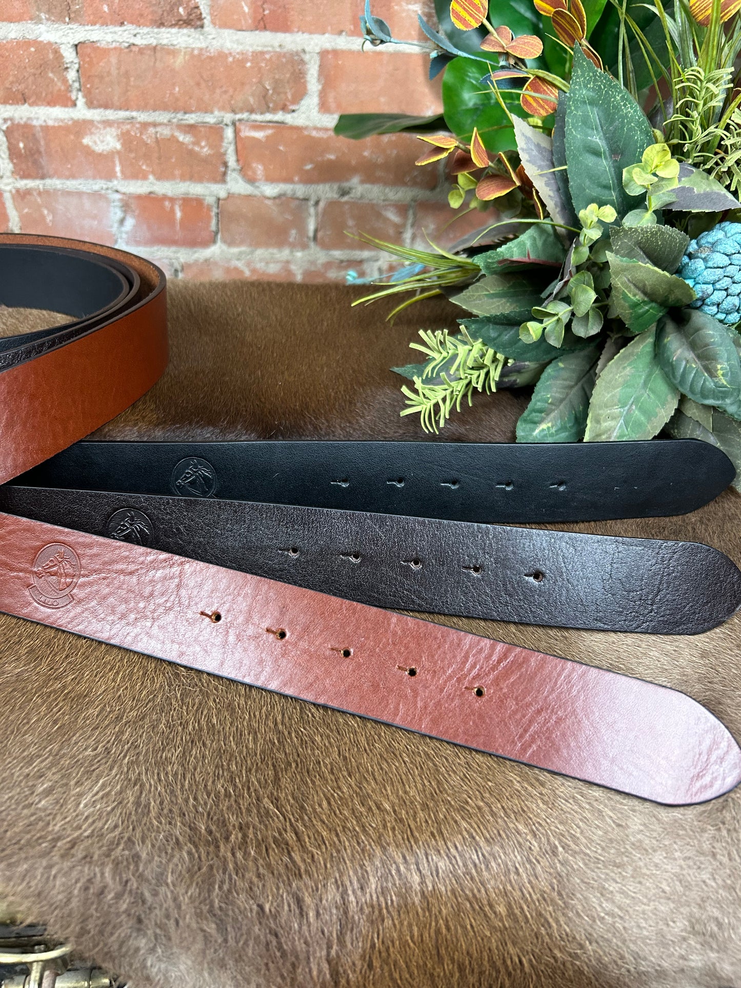 Gold Horton Horseshoe Belt