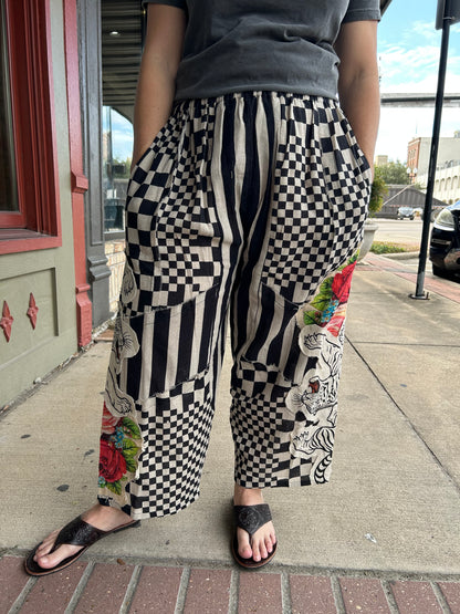 Wonderland Cropped Linen Pants