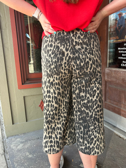 Leopard Jorts