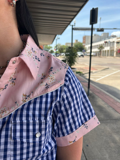 Betsy Pearl Snap Shrit