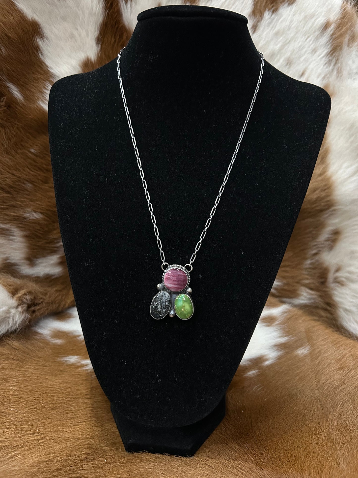 Vicky Hicks 3 Stone Neckalce
