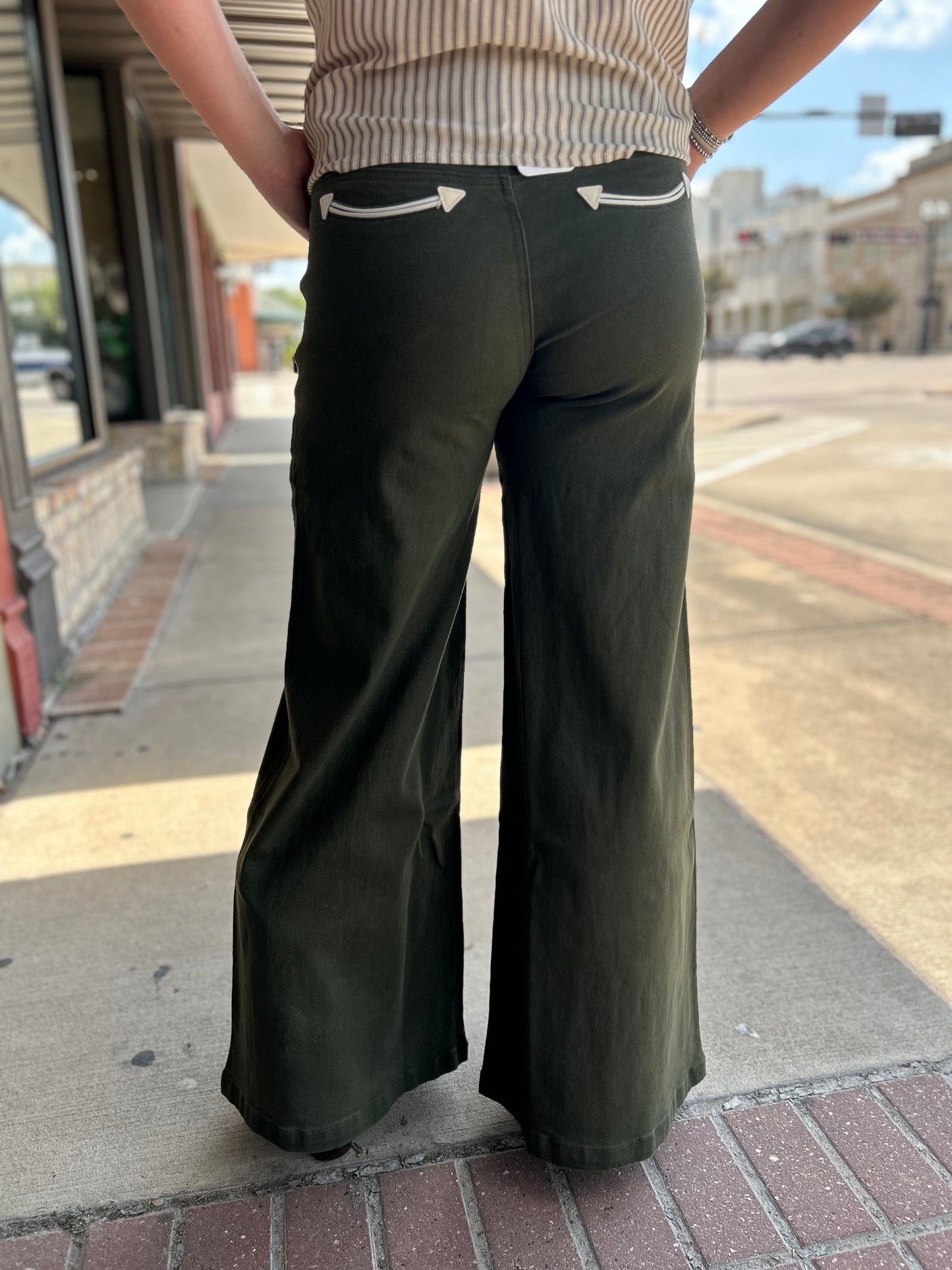 Smiley Wide Leg Jeans - Olive
