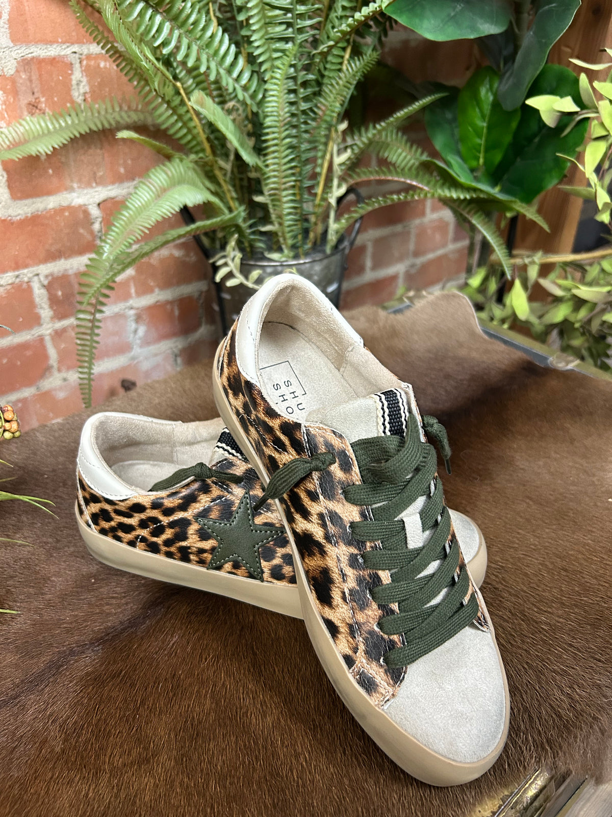 Paula Sneaker - Olive Leo