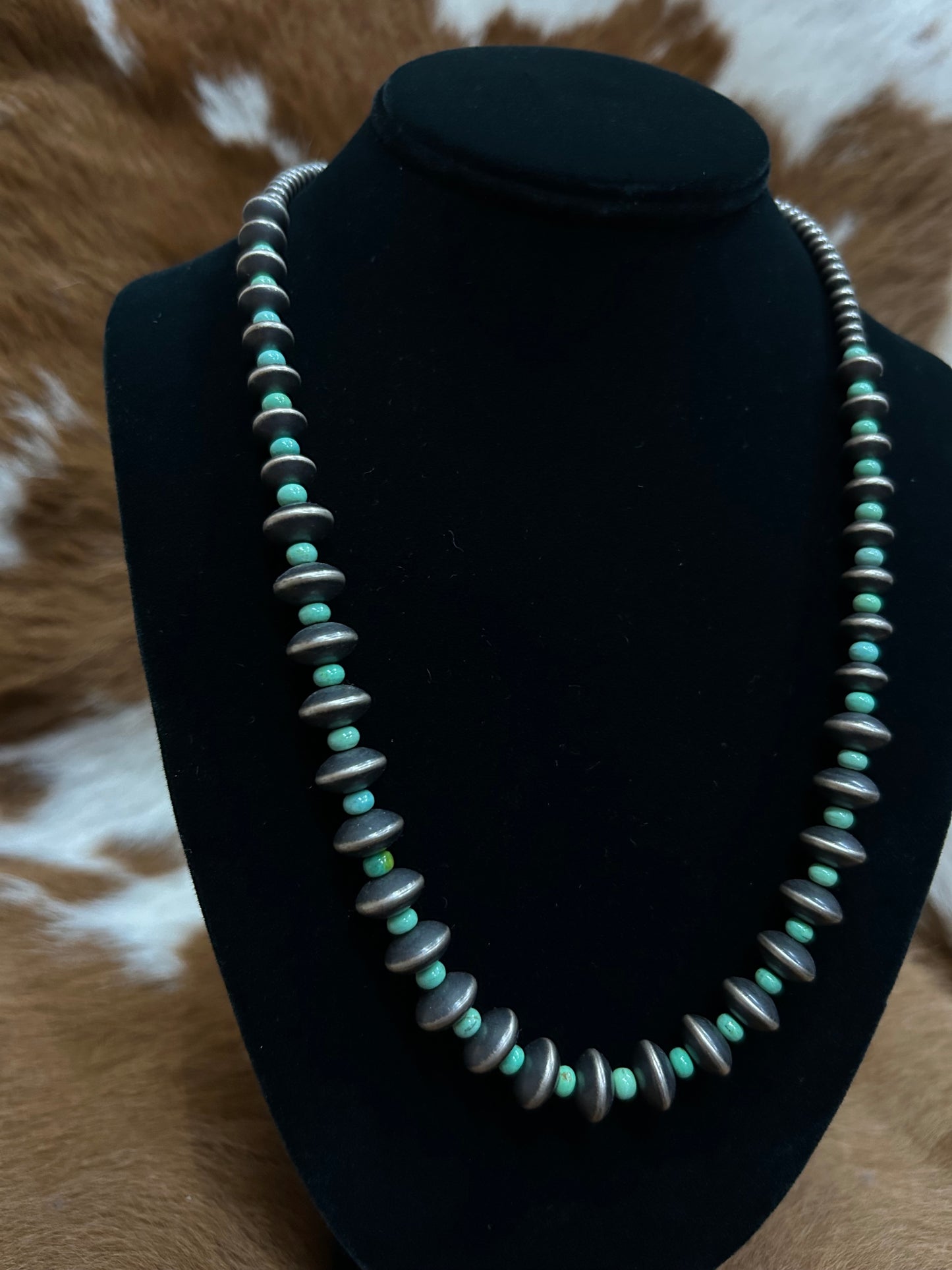Rondel Navajo Pearls W/ Green