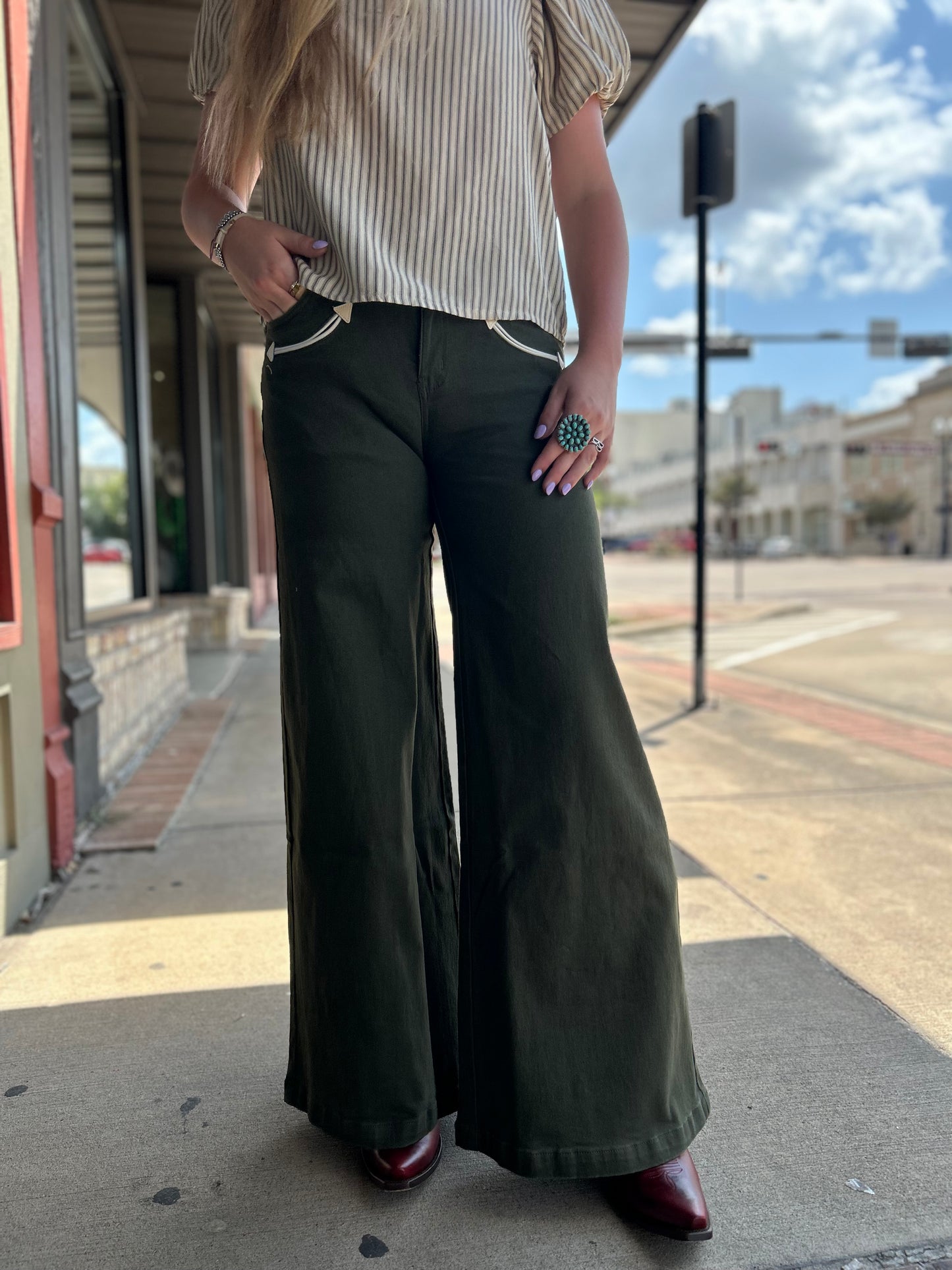 Smiley Wide Leg Jeans - Olive
