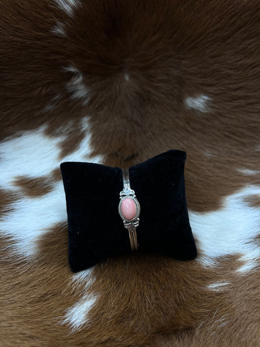 Single Stone Pink Conch Cuff