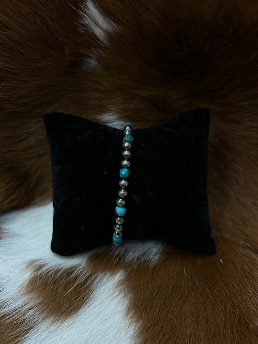Navajos W/ Turq Beads Bracelet