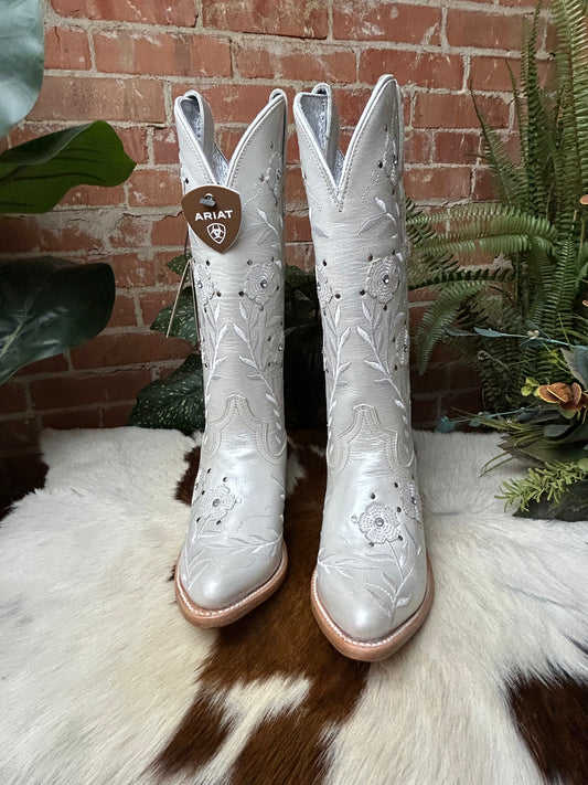 Romance Boot - Pearly White