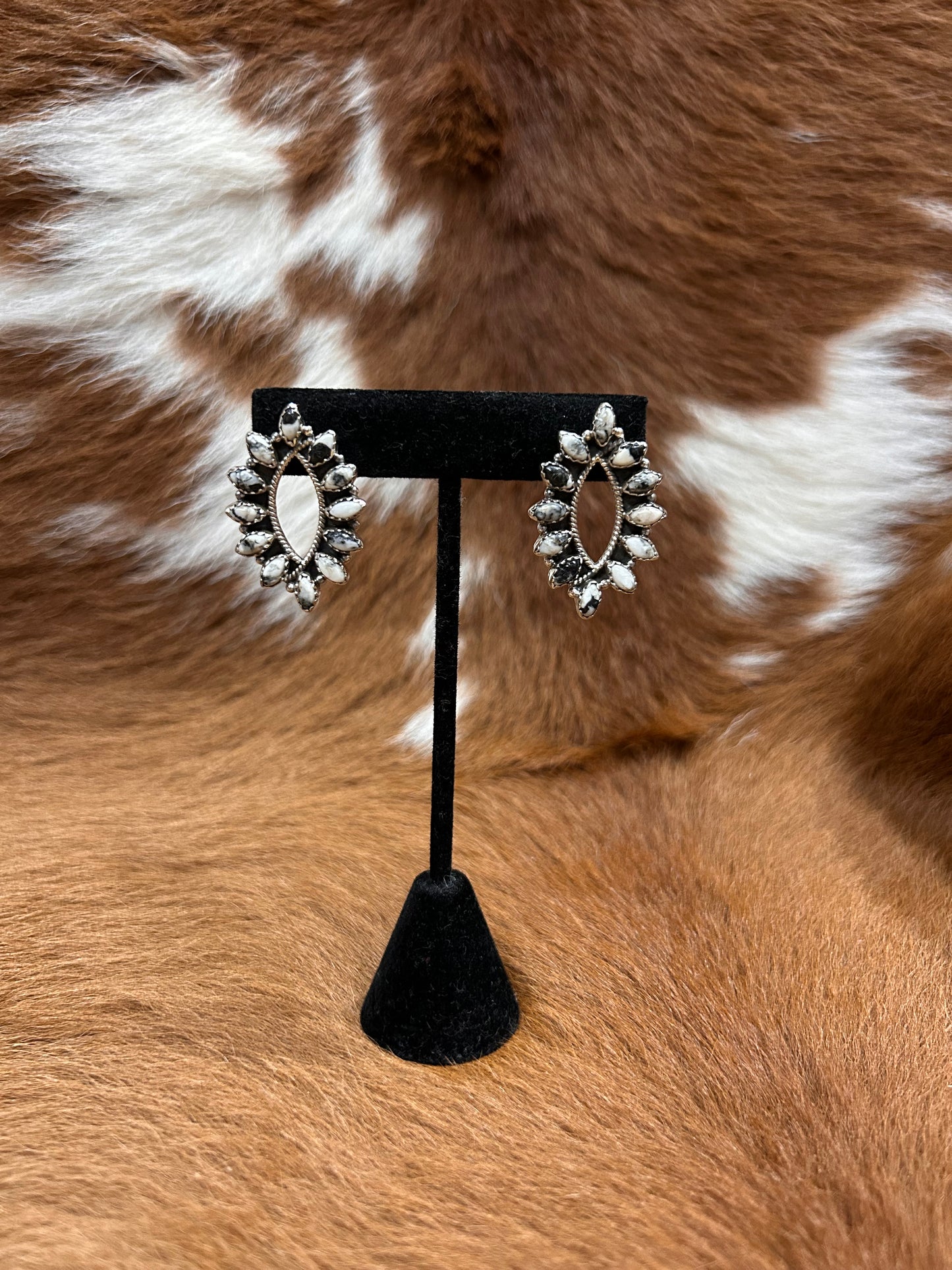 12 Stone White Buffalo Studs