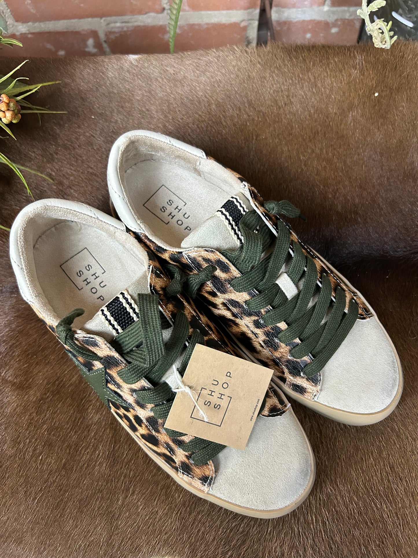 Paula Sneaker - Olive Leo