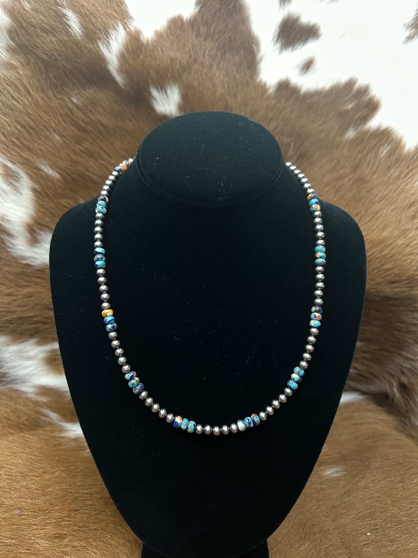 Navajos W/ Lapis Mojave Nacklace