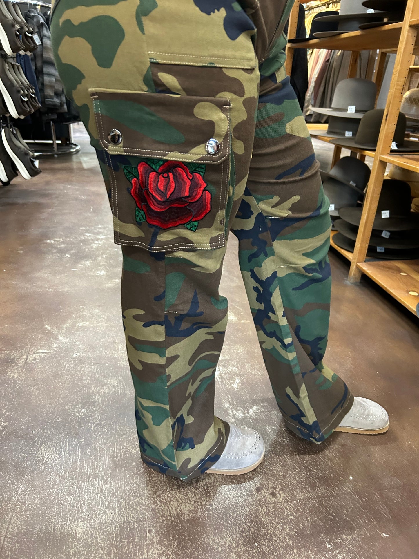 Heavanly Rose Camo Pant