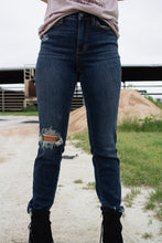 Load image into Gallery viewer, Molly Chopped Hem Jean