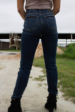 Load image into Gallery viewer, Molly Chopped Hem Jean