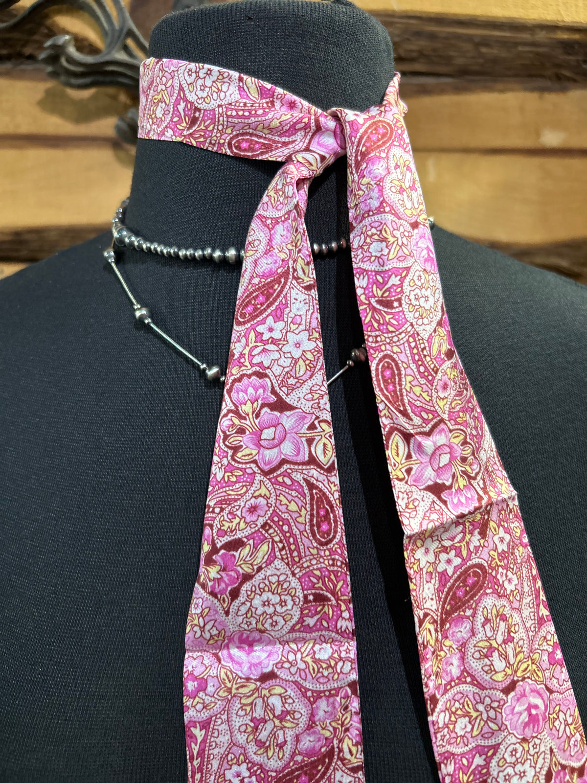 Pink Paisley Twilly