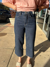 Load image into Gallery viewer, Taylor Cropped Jean