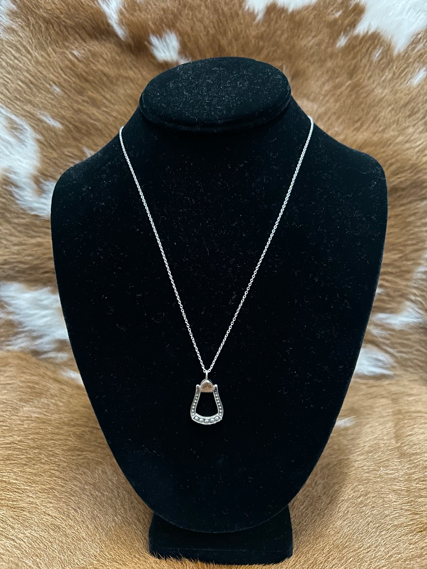 Stirup Necklace
