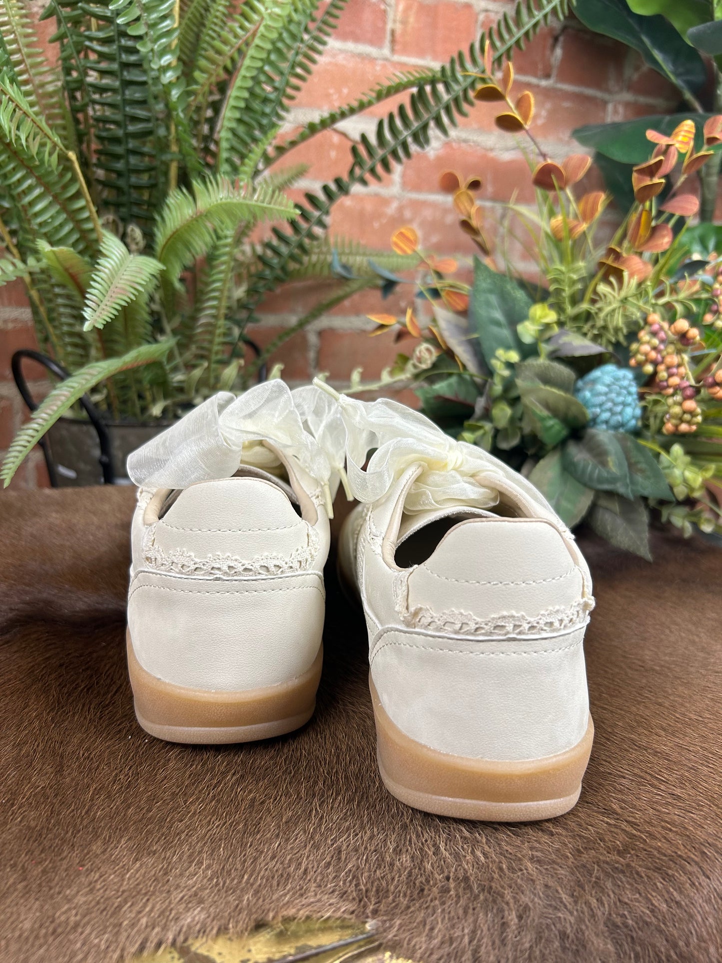 Ivory Elenaor Sneaker
