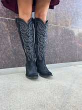 Load image into Gallery viewer, Laramie Suede Boots