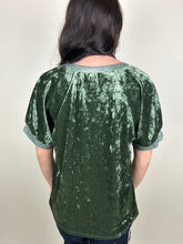 Load image into Gallery viewer, Satin Trim V Neck Top