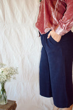 Load image into Gallery viewer, Linen Crop Pants