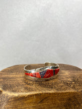 Load image into Gallery viewer, Red Spiny Inlay Cuff