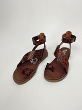 Load image into Gallery viewer, Steffy Tooled Sandal